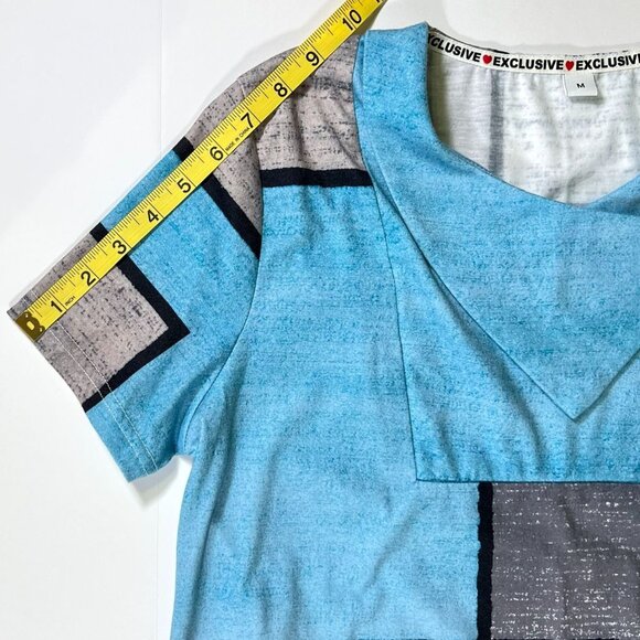 Exclusive ❤ - Women's Size M - Blue, Grey & White Square Design - Short Sleeve - Picture 10 of 10